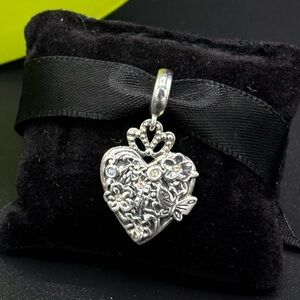 Chamilia “Once Upon a Time” Heart 925 sterling silver charm